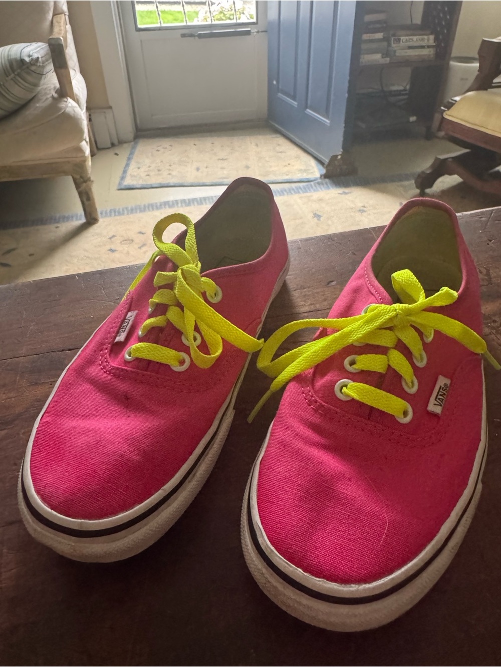 Vans women’s Pink Canvas Sneakers with Neon Yellow Laces Size 6
